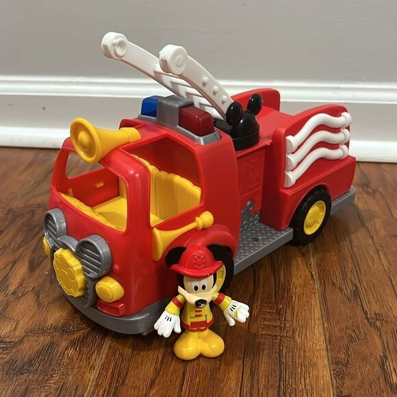 DIsney Mickey Firehouse Set 2 sided play truck with light & sound